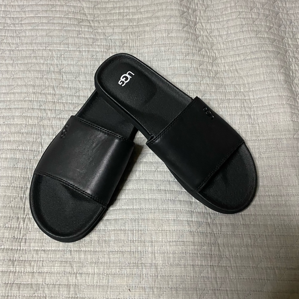 Nice pair Men Uggs sandals /Women size 10